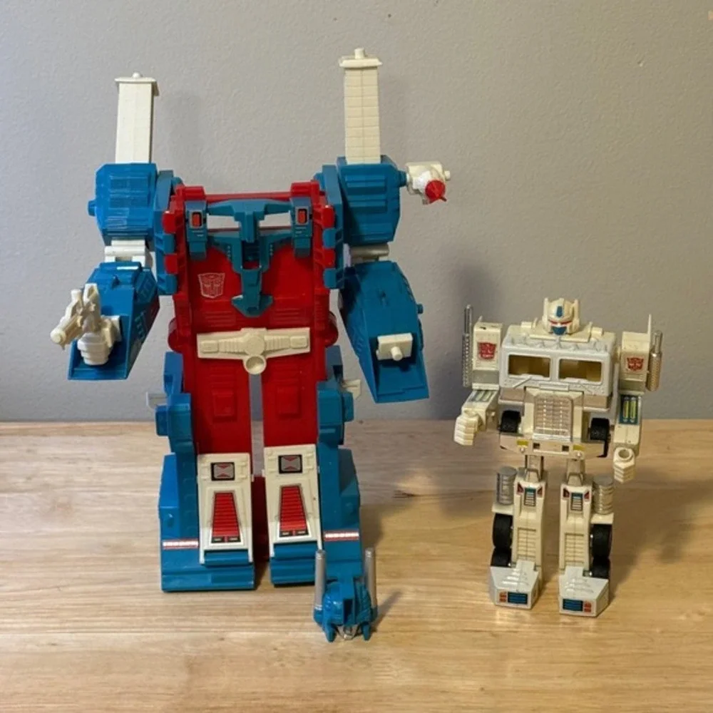 Vintage 1986 Transformers Generation 1 G1 Ultra‎ Magnus Action Figure